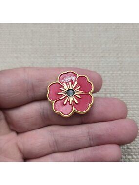 Vintage Red Poppy Flower Veterans Memorial Day Enamel Lapel Pin A8192